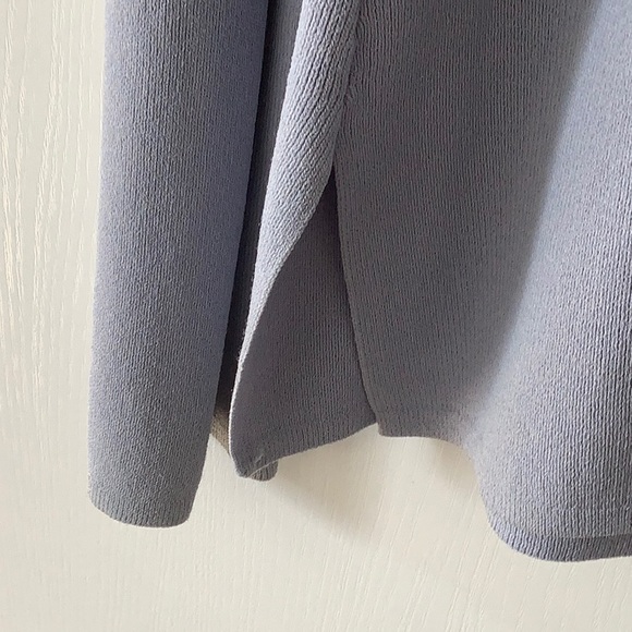 Light weight sweater with delicate beaded details - Picture 6 of 6